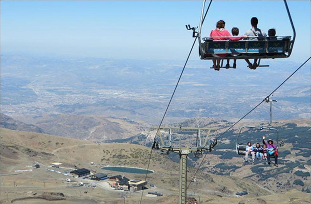 Todosierranevada Zona Baja - Montblanc Vistas A La Montana - Junto A Los Telecabinas Sierra Nevada Kültér fotó